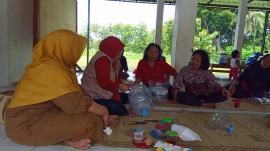 Mengolah Sampah Rumah Tangga Lewat Pelatihan ECO Enzyme